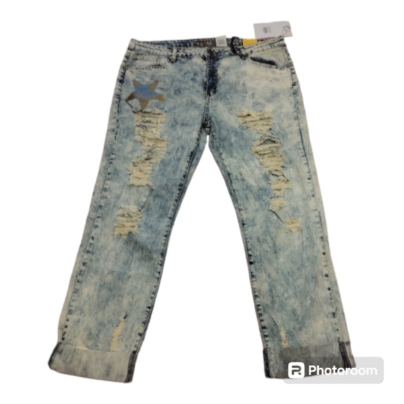 New!!! VIP Distressed Blue Acid Wash Size 17/18 Ankle Cropped Jeans - Picture 1 of 6